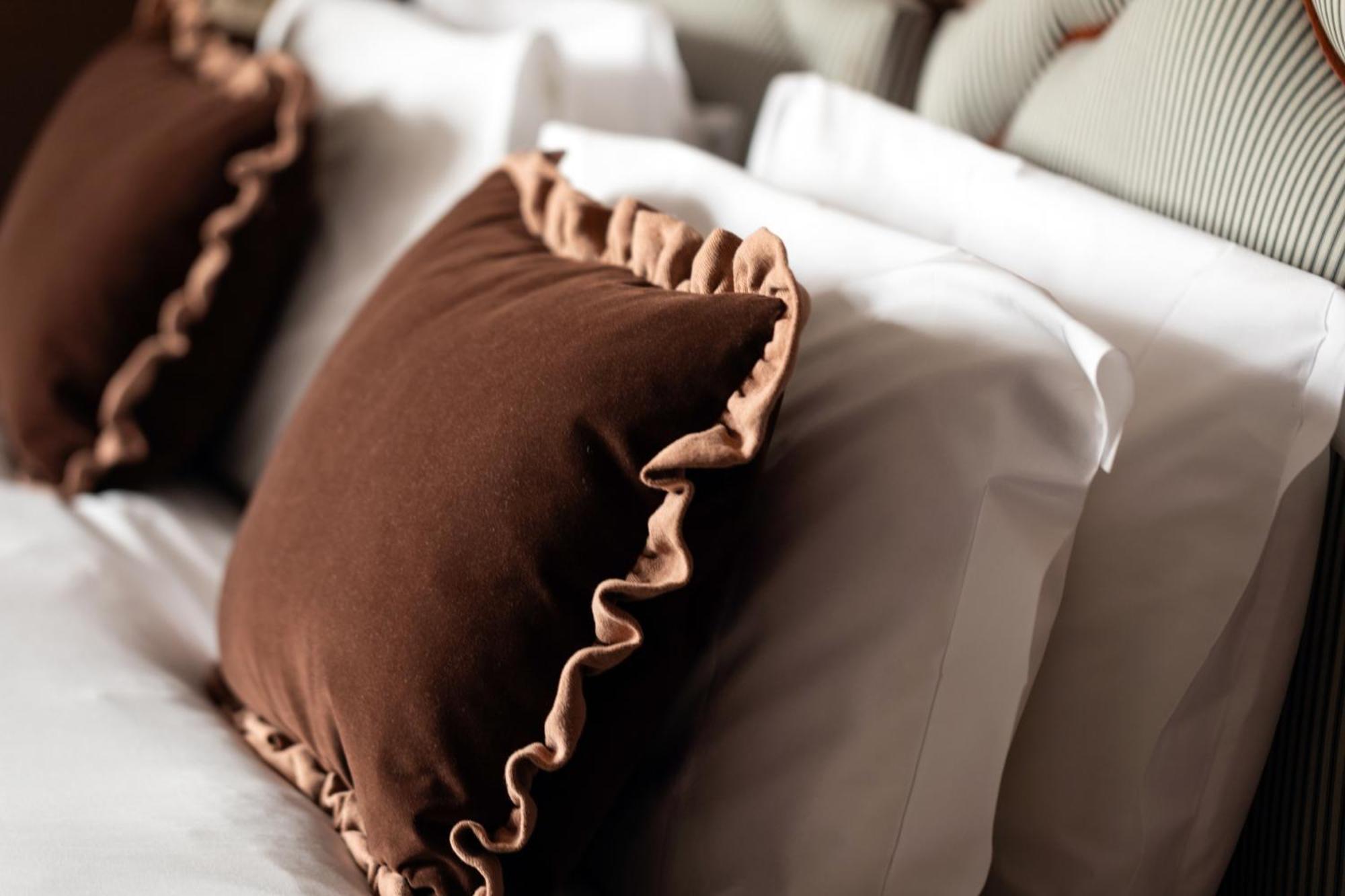 Crown Hotel Chertsey Esterno foto
