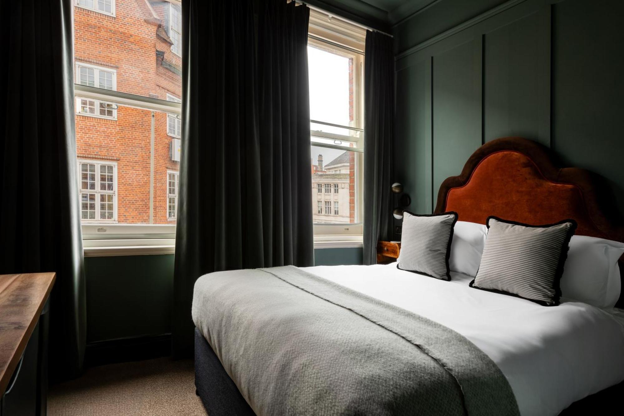 Crown Hotel Chertsey Esterno foto