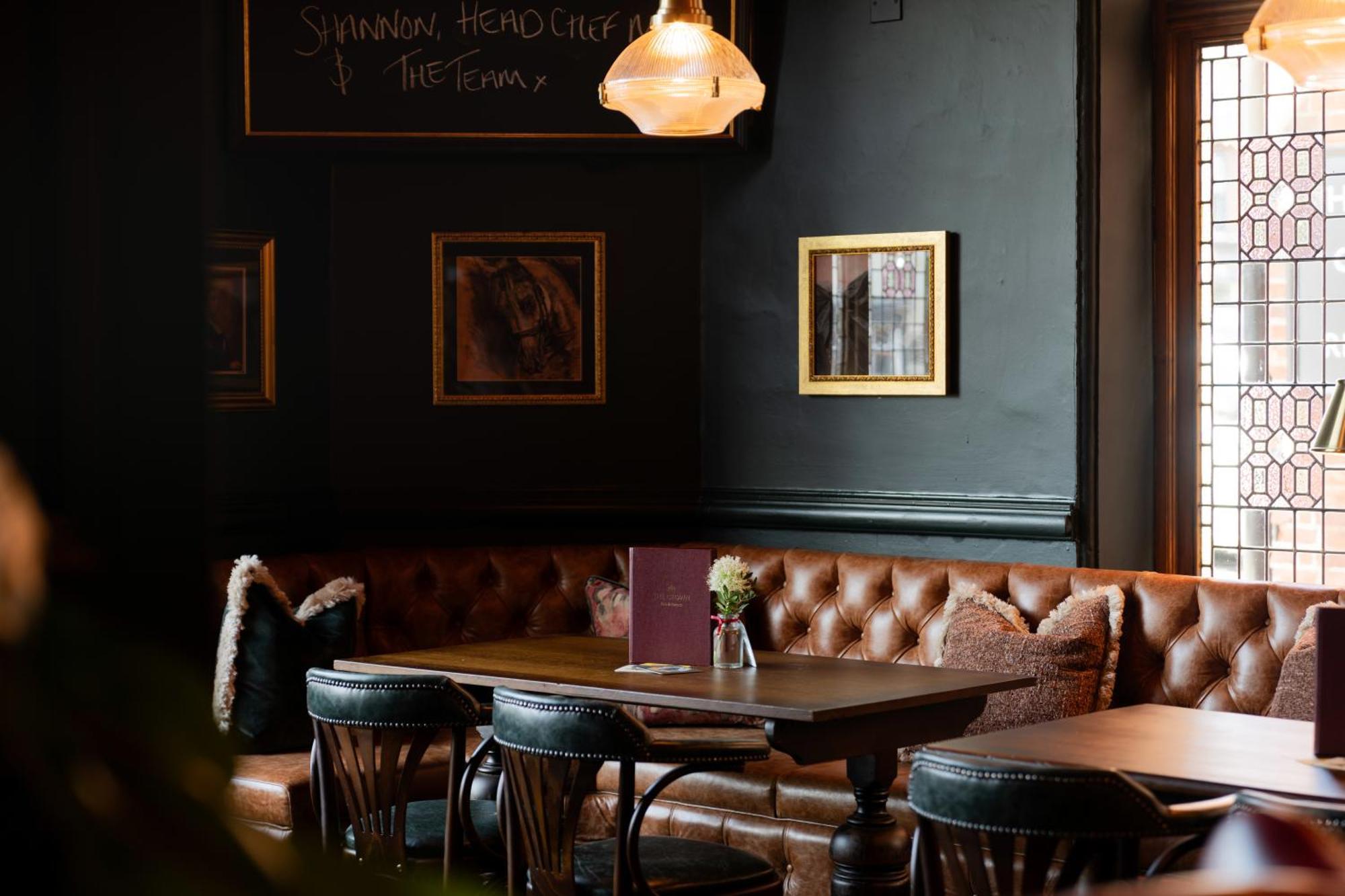 Crown Hotel Chertsey Esterno foto