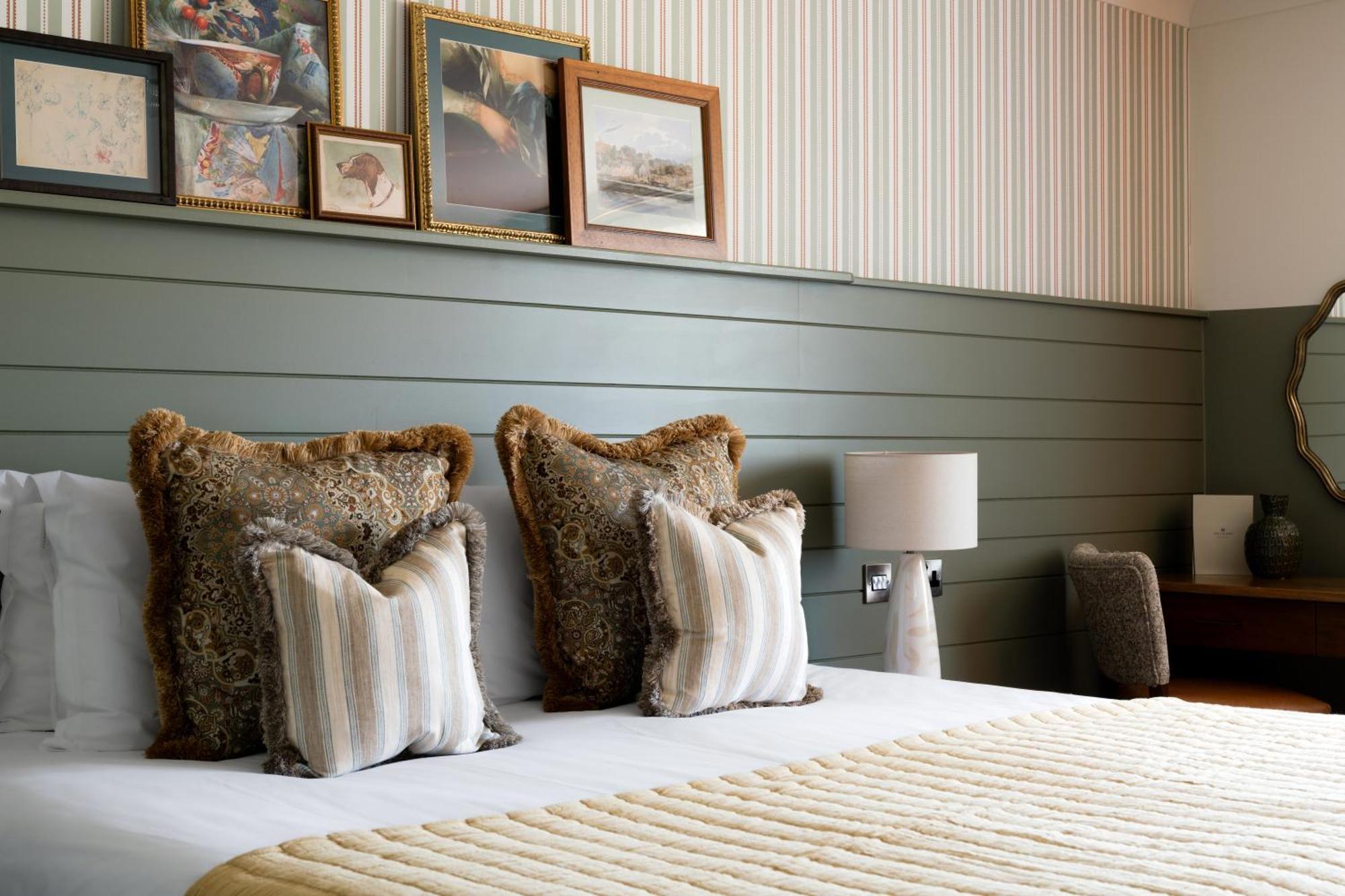 Crown Hotel Chertsey Esterno foto