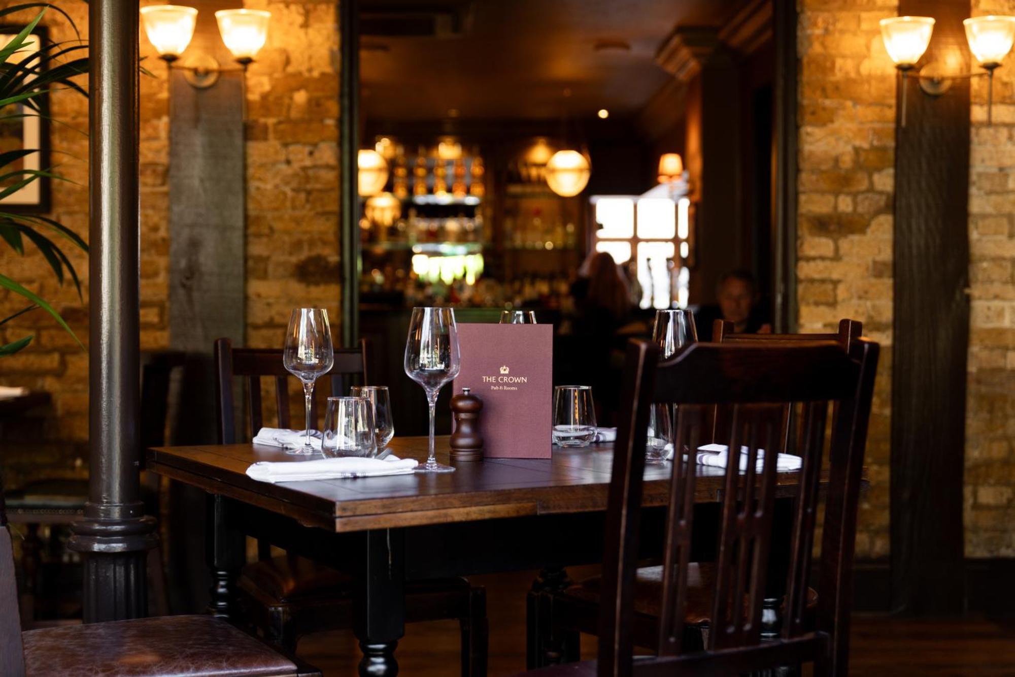 Crown Hotel Chertsey Esterno foto