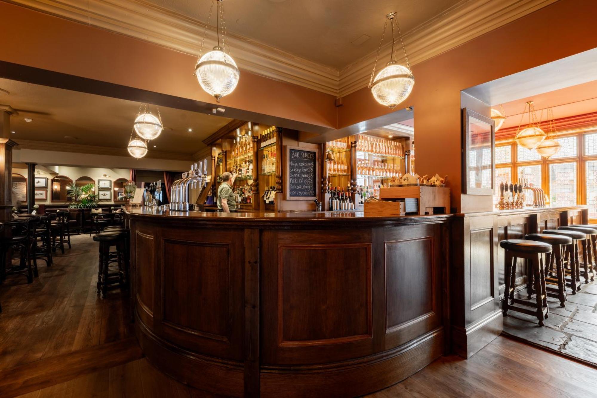 Crown Hotel Chertsey Esterno foto