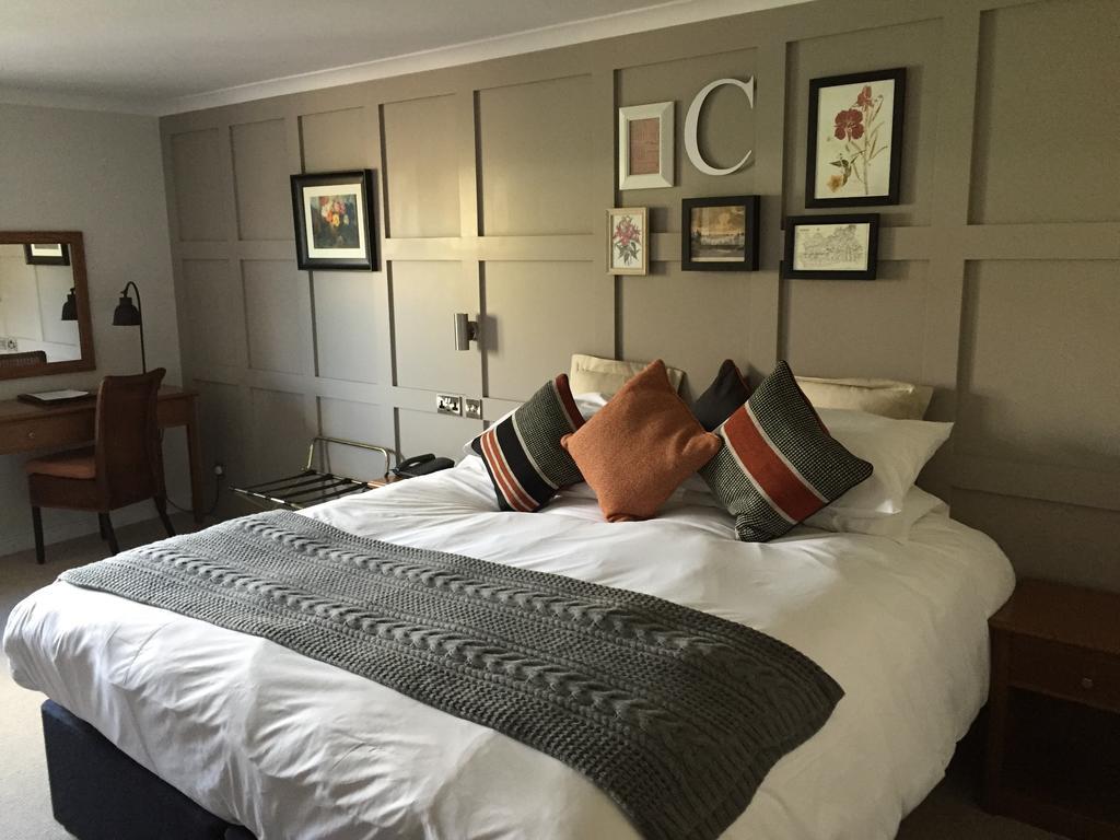 Crown Hotel Chertsey Camera foto