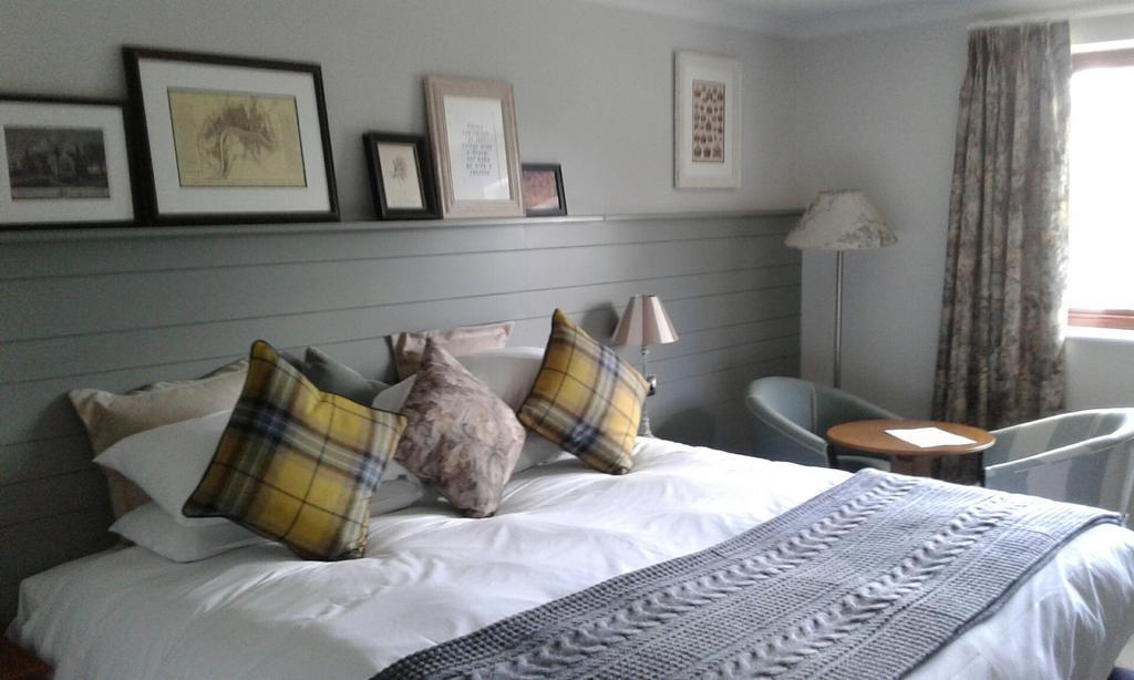Crown Hotel Chertsey Camera foto