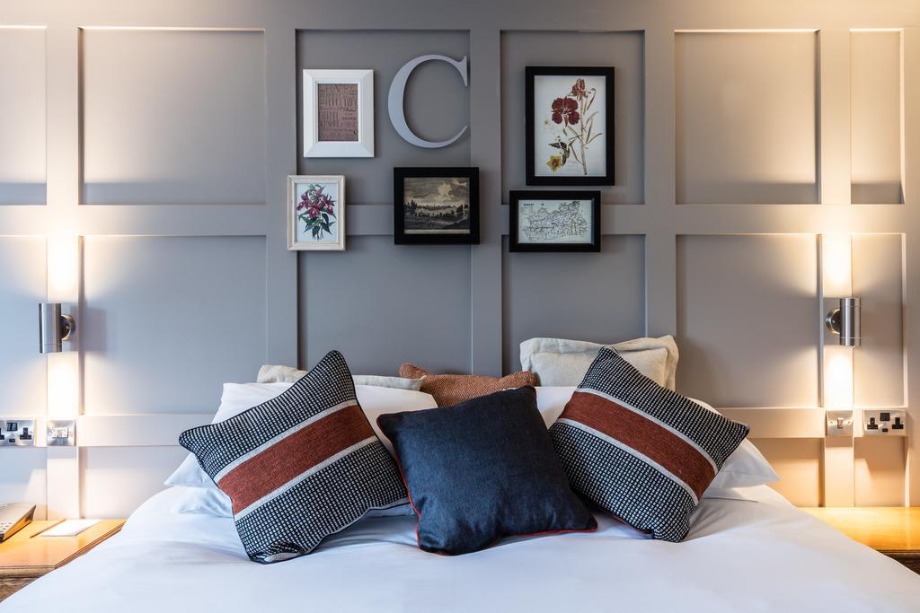 Crown Hotel Chertsey Esterno foto