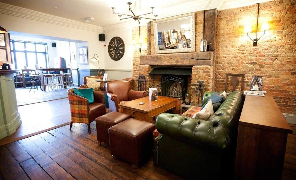 Crown Hotel Chertsey Esterno foto