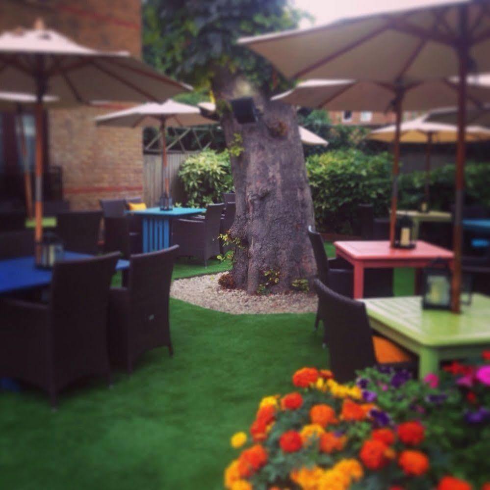 Crown Hotel Chertsey Esterno foto