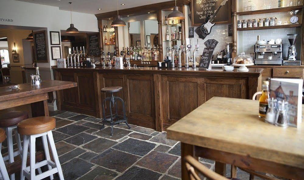Crown Hotel Chertsey Esterno foto
