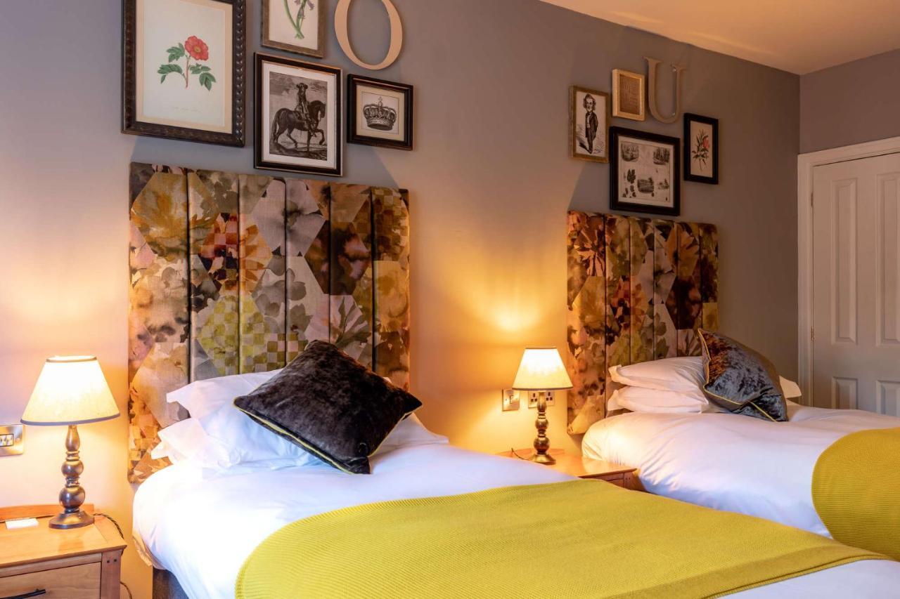 Crown Hotel Chertsey Esterno foto