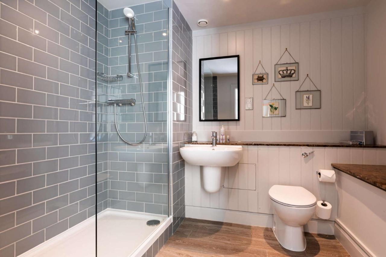 Crown Hotel Chertsey Esterno foto
