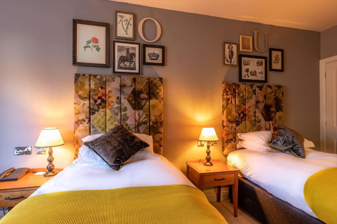 Crown Hotel Chertsey Esterno foto
