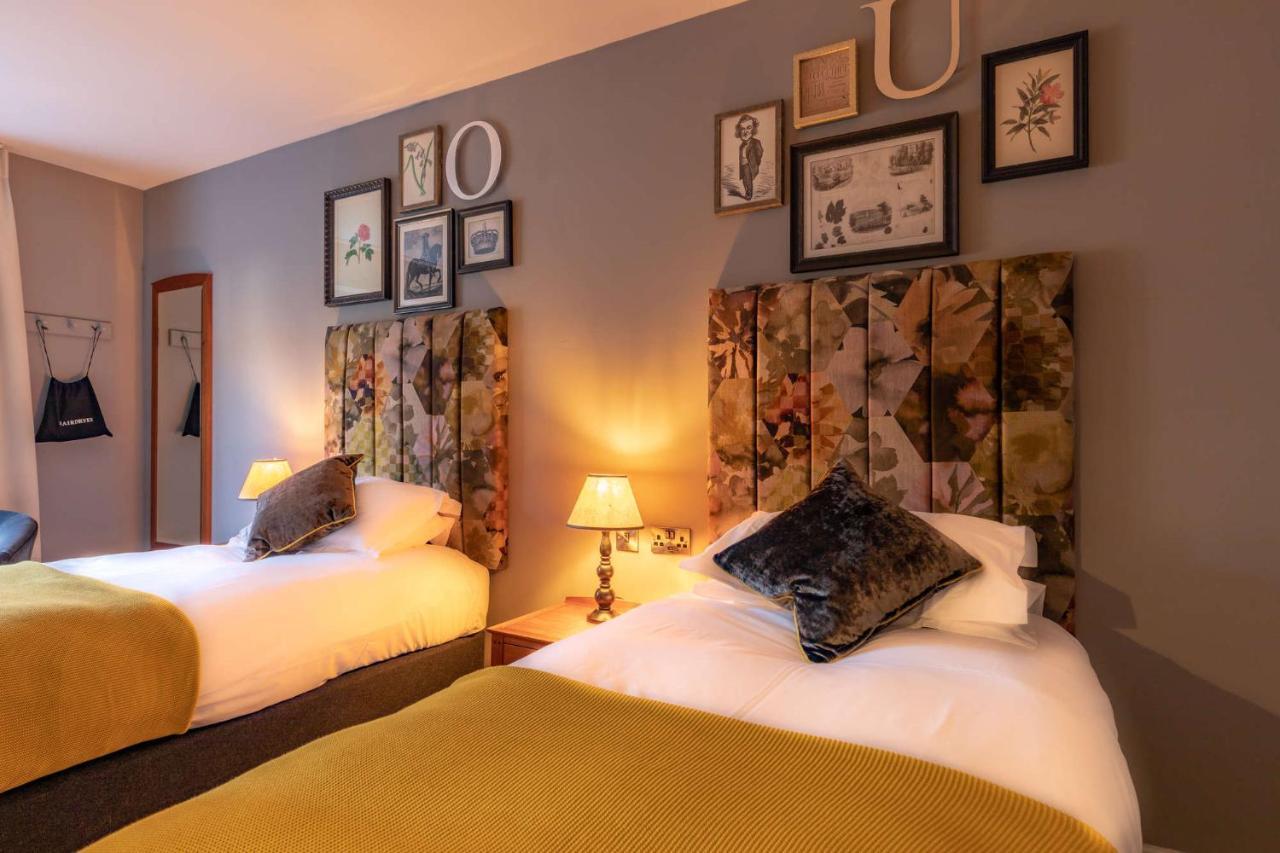 Crown Hotel Chertsey Esterno foto