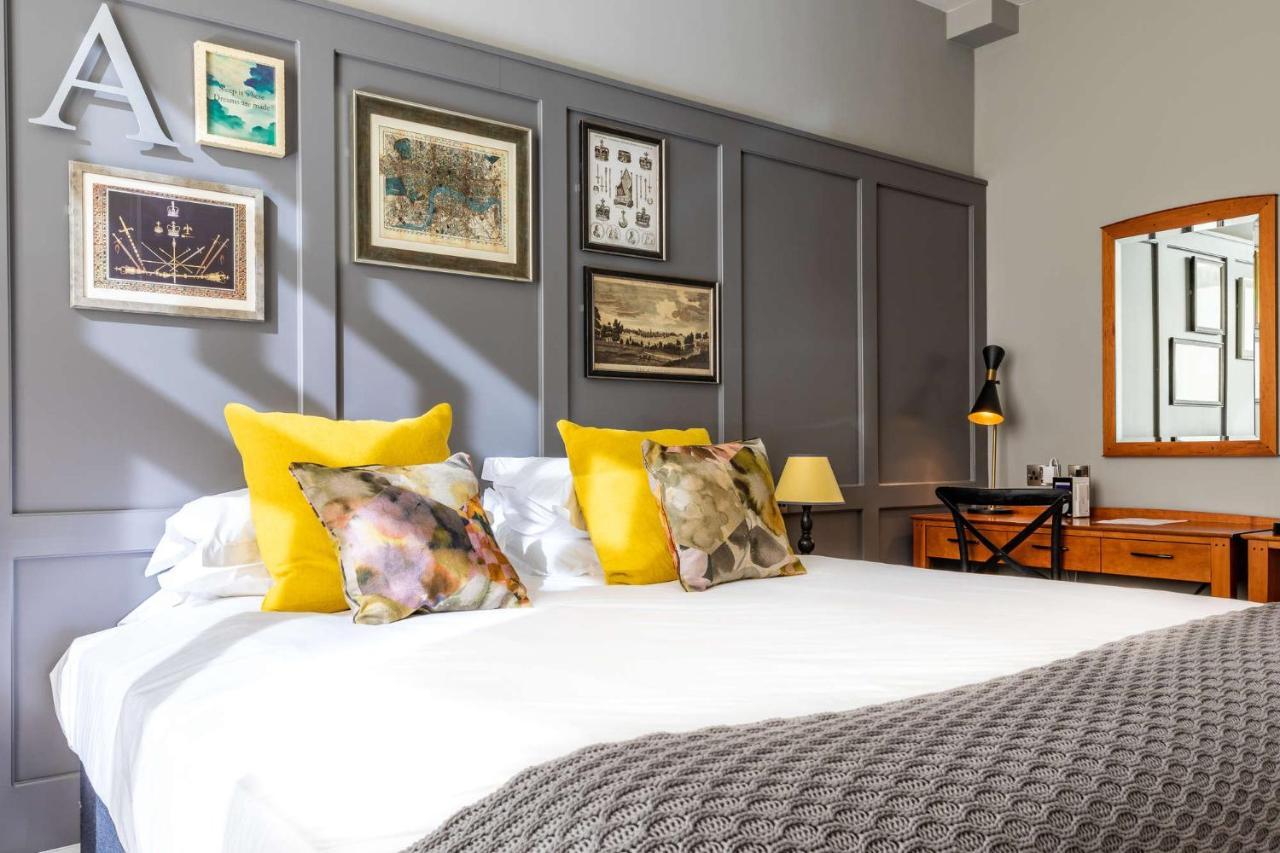 Crown Hotel Chertsey Esterno foto