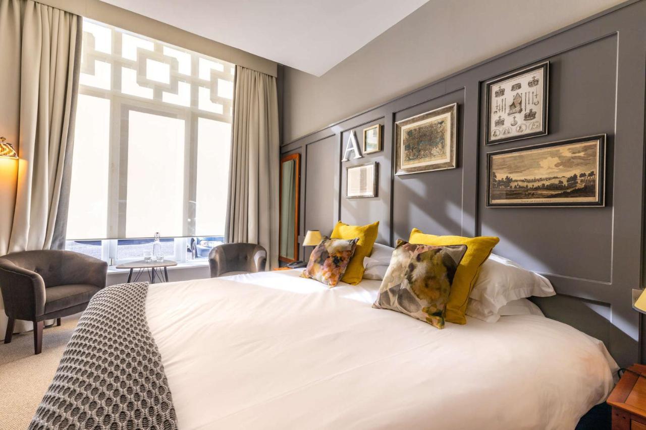 Crown Hotel Chertsey Esterno foto